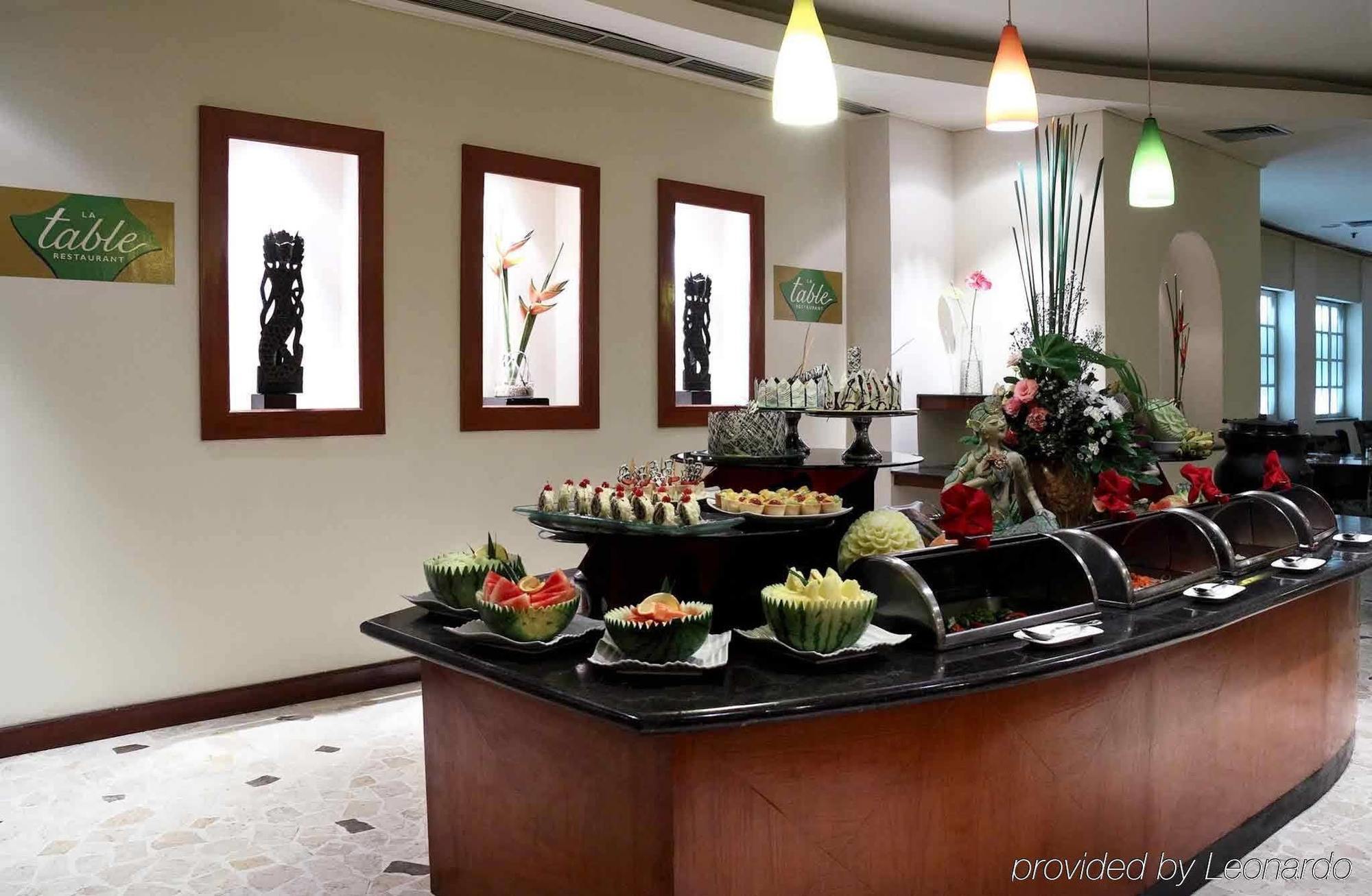 Arcadia Surabaya Hotel Exterior foto