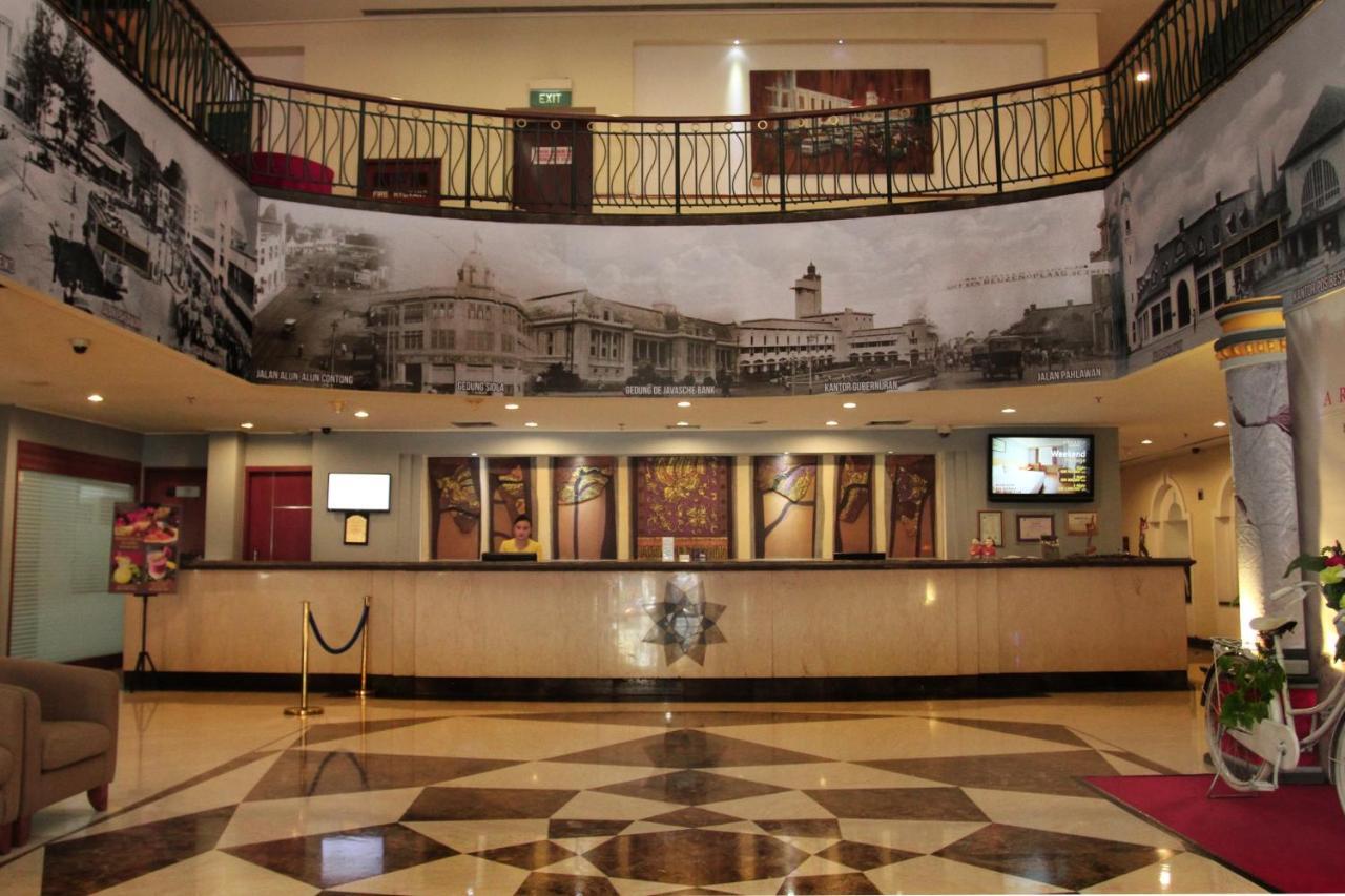 Arcadia Surabaya Hotel Exterior foto